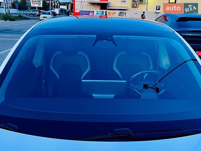 Седан Tesla Model 3 2021 в Києві