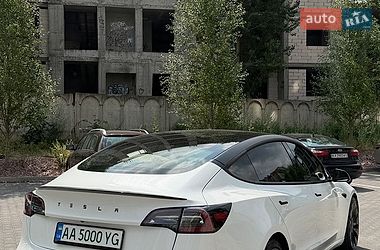 Седан Tesla Model 3 2021 в Киеве