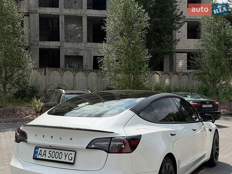 Седан Tesla Model 3 2021 в Киеве