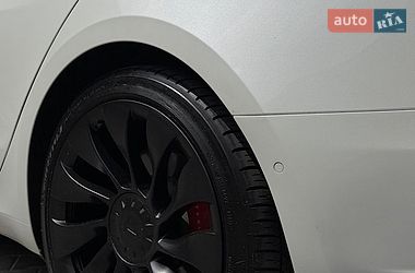 Седан Tesla Model 3 2021 в Киеве