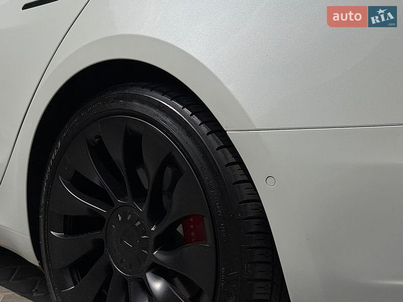 Седан Tesla Model 3 2021 в Киеве