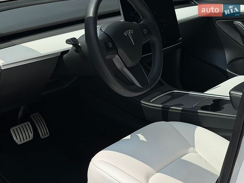 Седан Tesla Model 3 2021 в Киеве