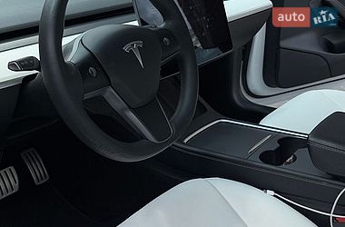 Седан Tesla Model 3 2021 в Киеве