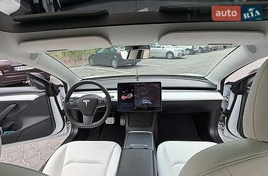 Седан Tesla Model 3 2021 в Киеве