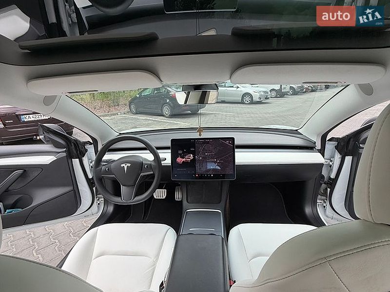 Седан Tesla Model 3 2021 в Киеве