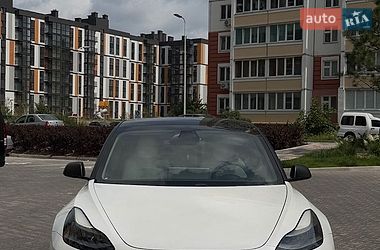Седан Tesla Model 3 2021 в Киеве