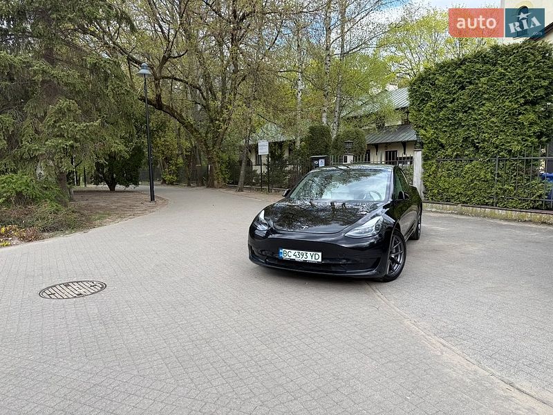 Седан Tesla Model 3 2021 в Луцьку