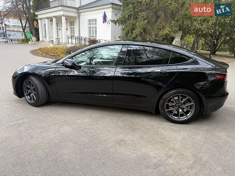 Седан Tesla Model 3 2021 в Луцьку