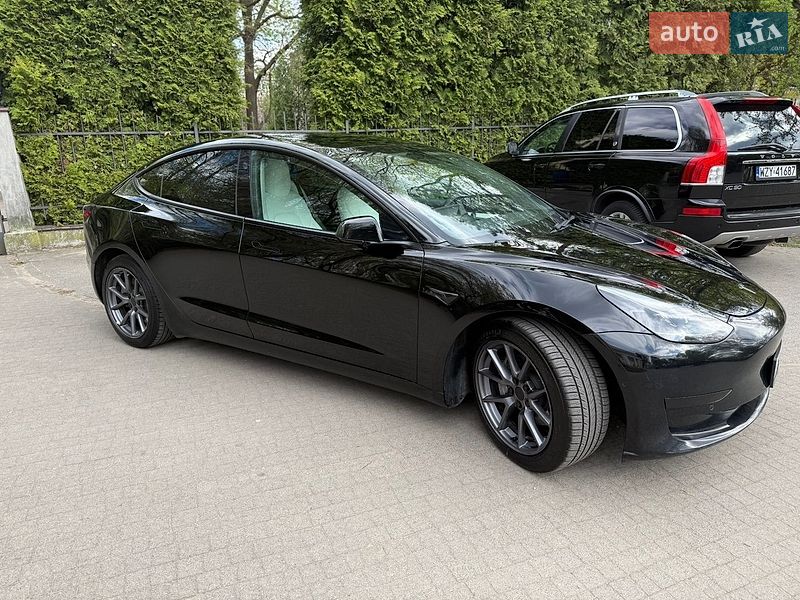Седан Tesla Model 3 2021 в Луцьку