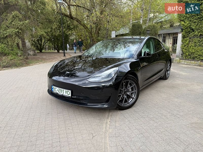 Седан Tesla Model 3 2021 в Луцьку