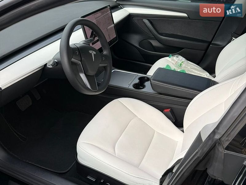 Седан Tesla Model 3 2021 в Луцьку