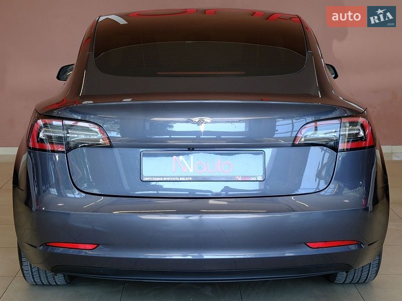 Седан Tesla Model 3 2023 в Одесі