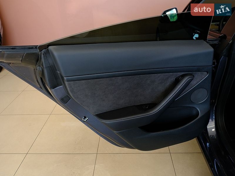 Седан Tesla Model 3 2023 в Одесі