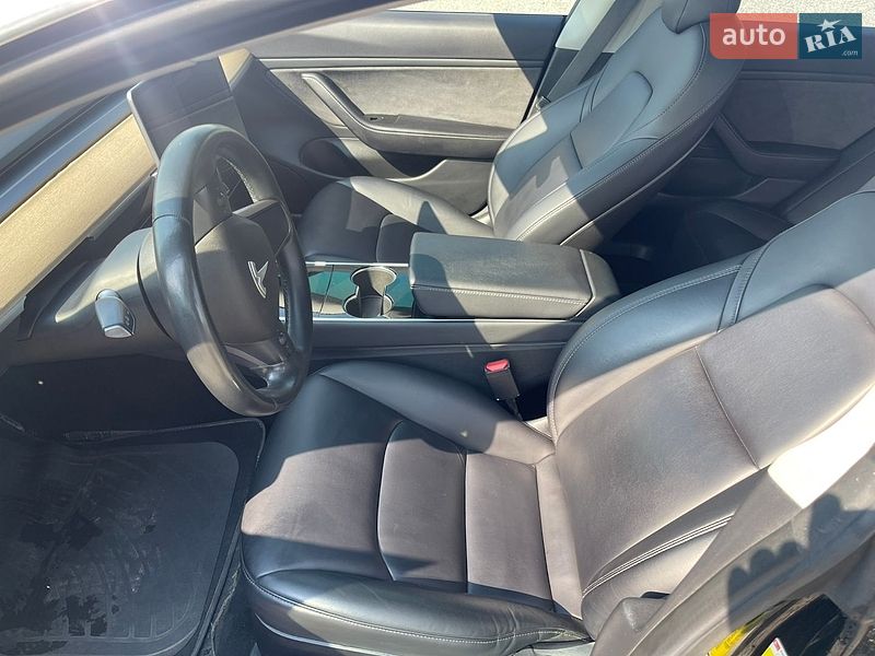 Седан Tesla Model 3 2018 в Переяславі