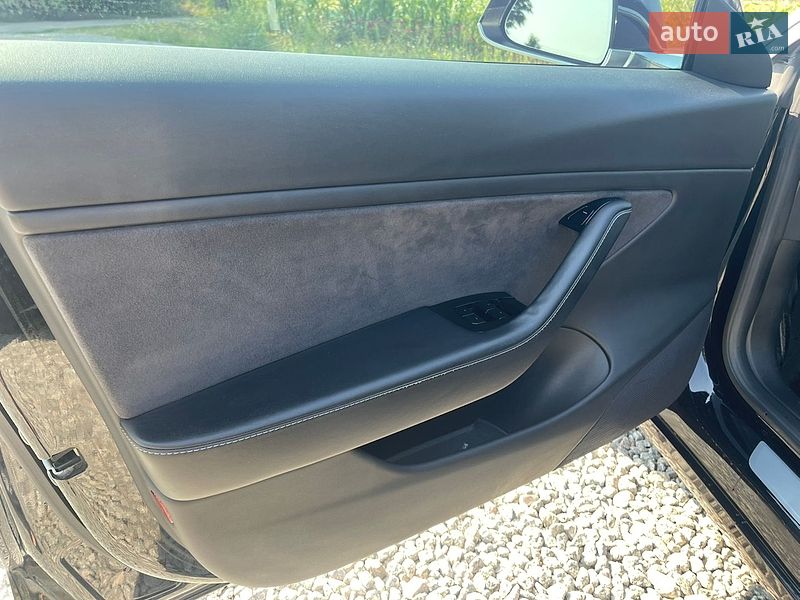 Седан Tesla Model 3 2018 в Переяславі