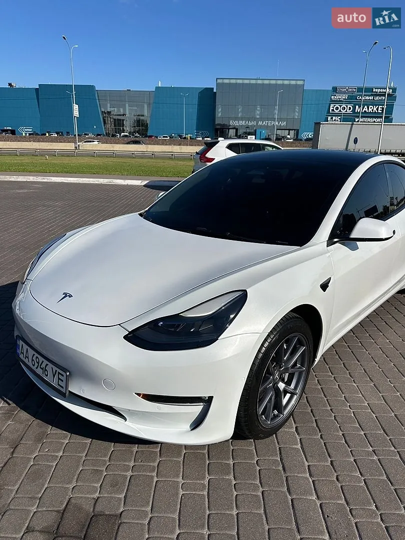 2022 Tesla Model 3 - фото 1