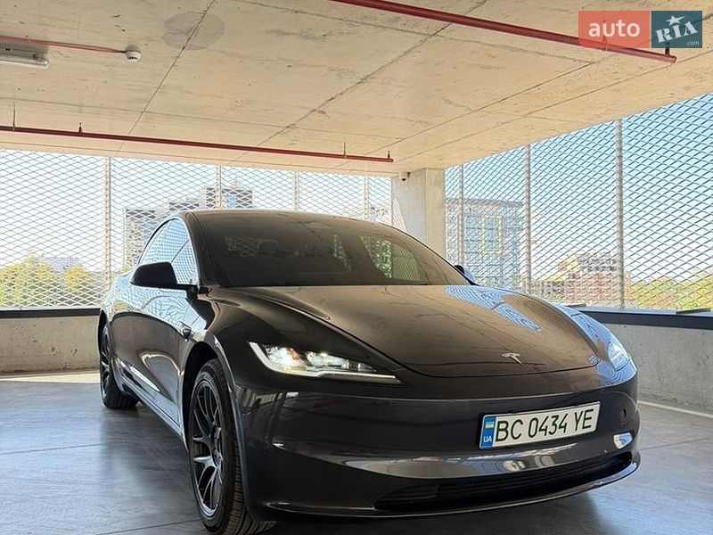 Tesla Model 3 2025