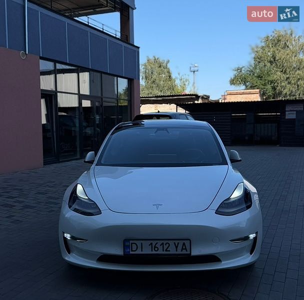 Седан Tesla Model 3 2021 в Луцке