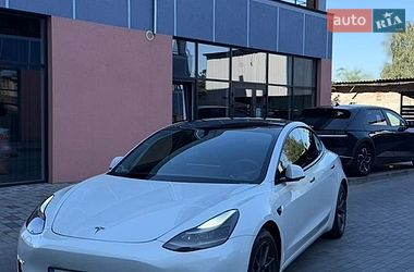 Седан Tesla Model 3 2021 в Луцке