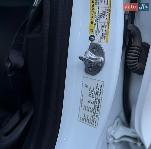 Седан Tesla Model 3 2021 в Луцке