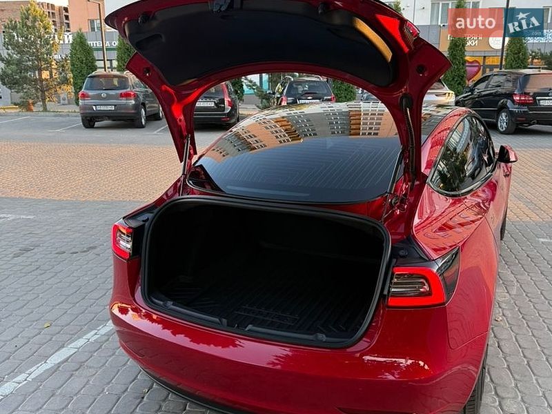 Седан Tesla Model 3 2020 в Виннице