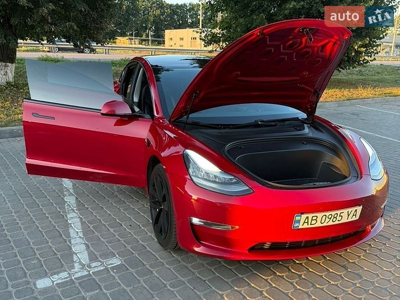 Седан Tesla Model 3 2020 в Виннице