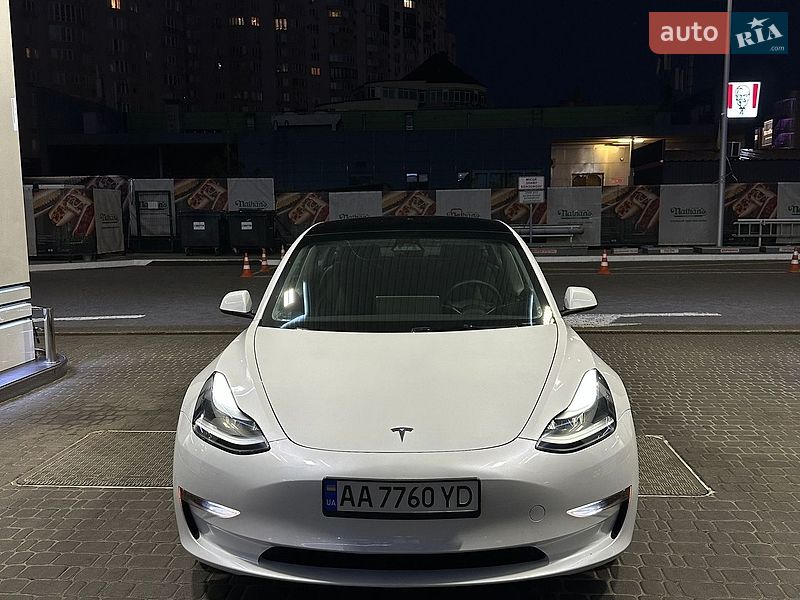 Седан Tesla Model 3 2023 в Киеве