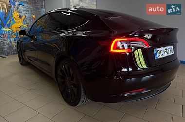 Седан Tesla Model 3 2022 в Львові
