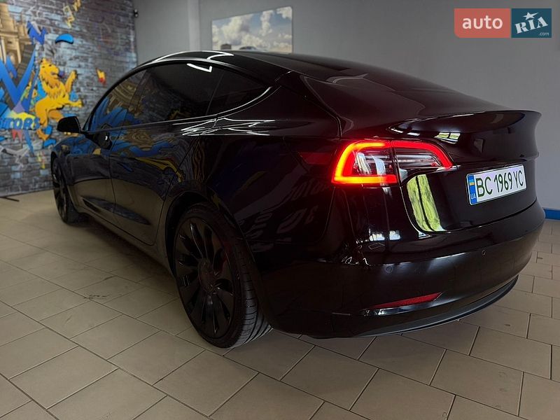 Седан Tesla Model 3 2022 в Львові
