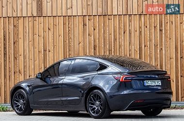 Седан Tesla Model 3 2024 в Львові