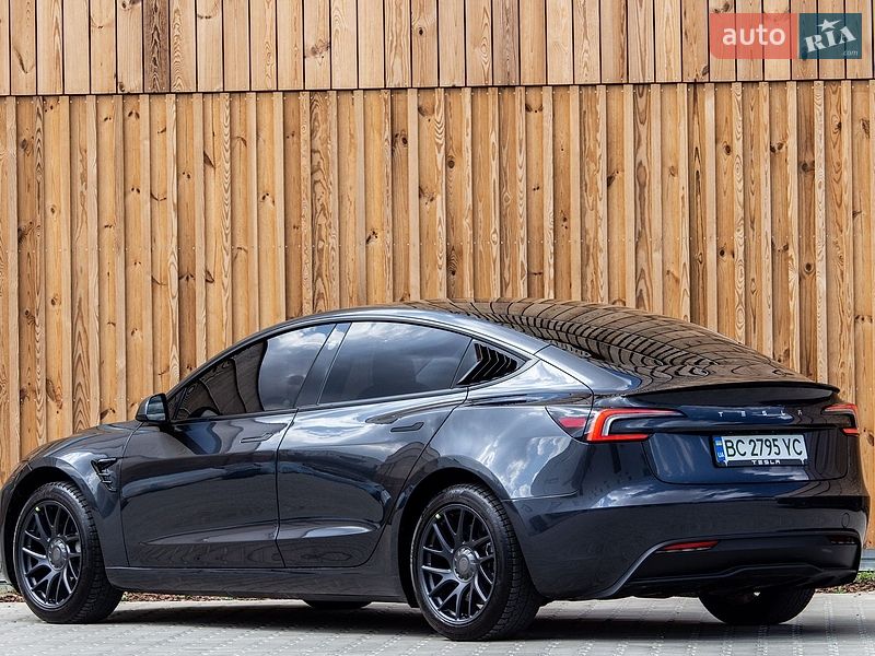 Седан Tesla Model 3 2024 в Львові