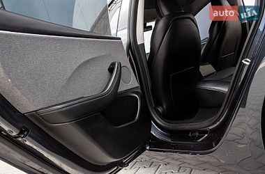 Седан Tesla Model 3 2024 в Львові