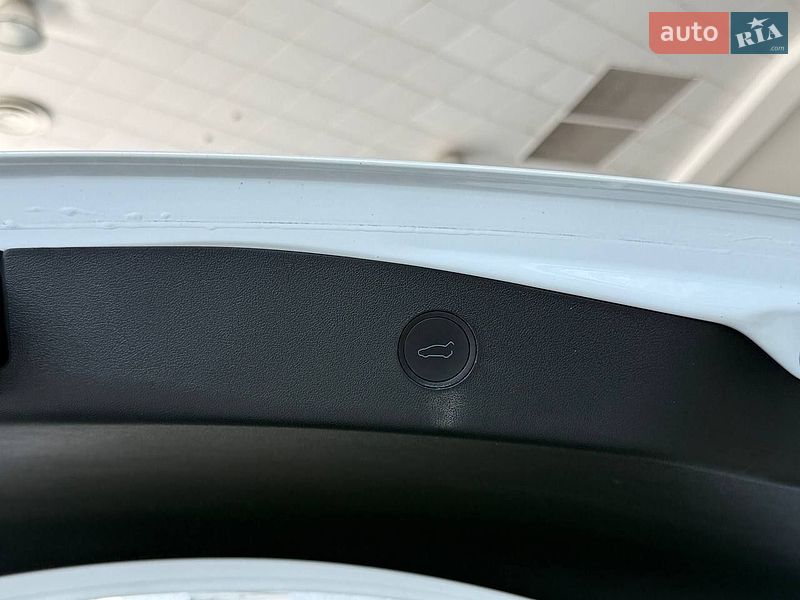 Седан Tesla Model 3 2023 в Одесі