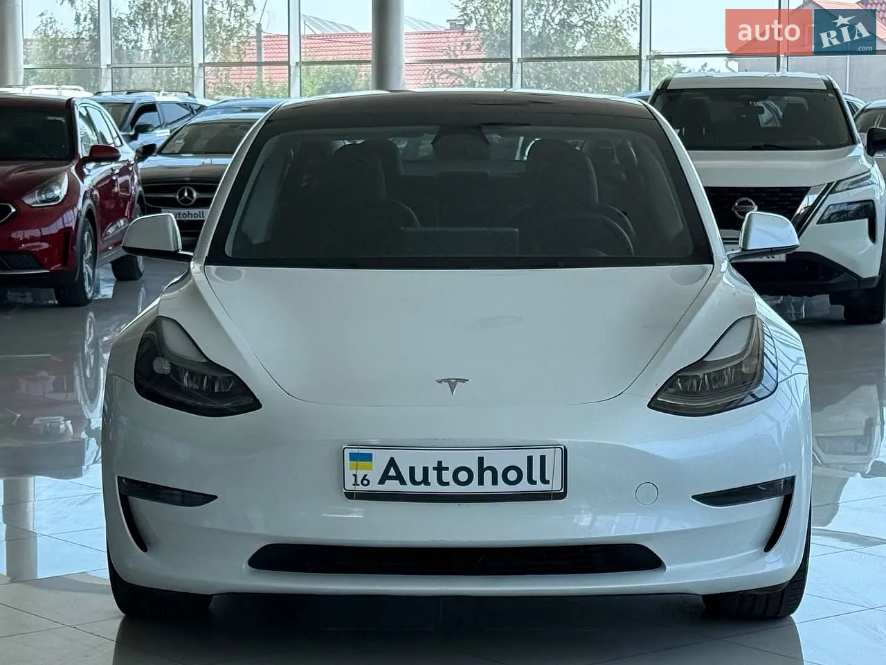 2023 Tesla Model 3 - фото 1