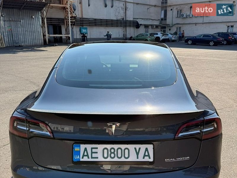 Седан Tesla Model 3 2023 в Кривому Розі