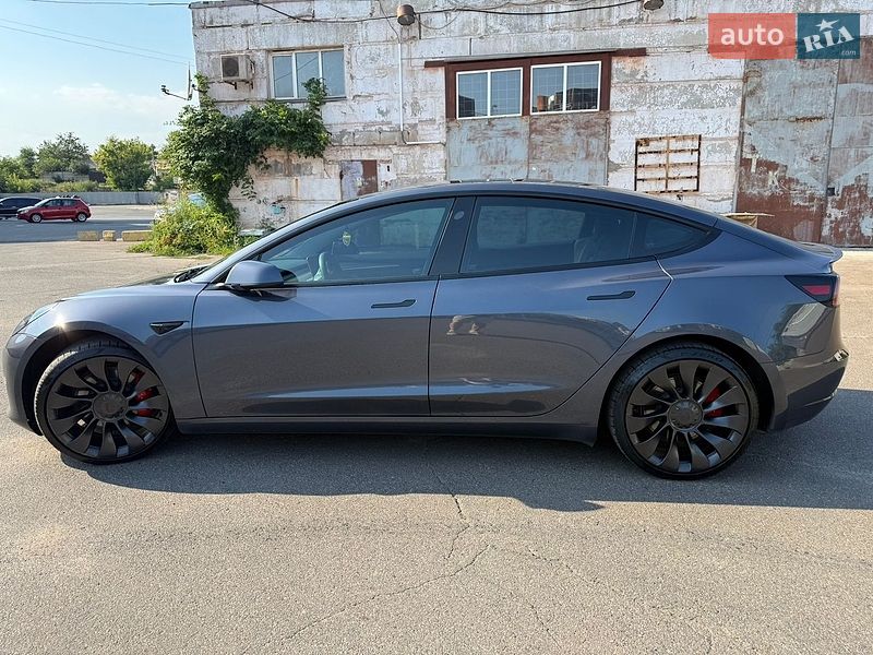 Седан Tesla Model 3 2023 в Кривому Розі