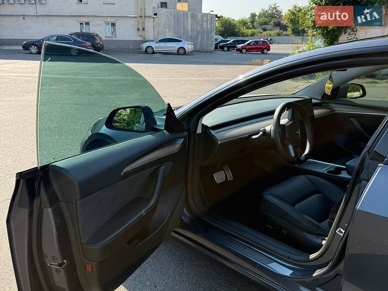 Седан Tesla Model 3 2023 в Кривому Розі