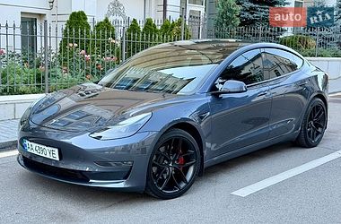 Седан Tesla Model 3 2022 в Киеве