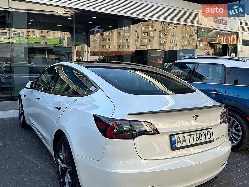 Седан Tesla Model 3 2023 в Киеве