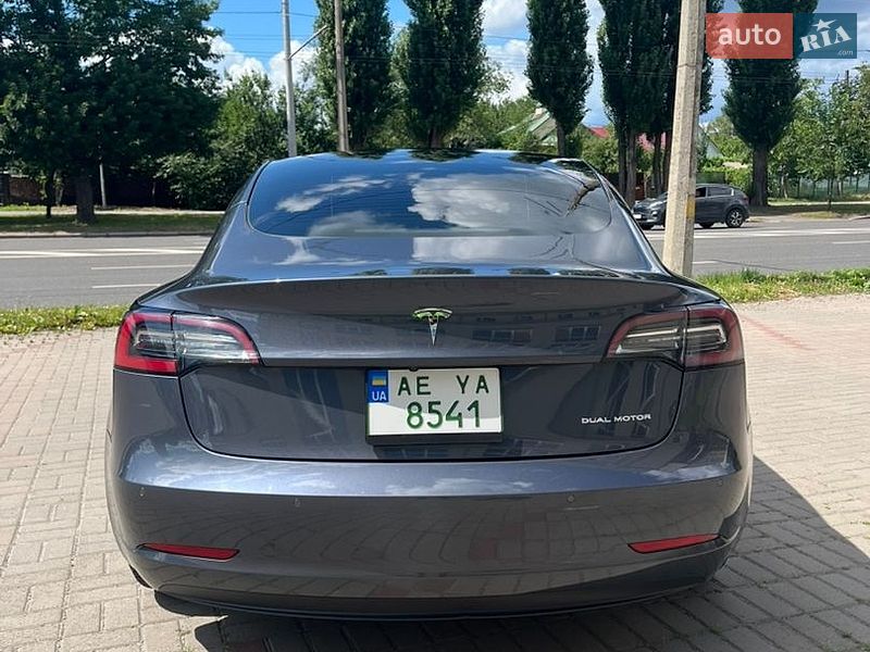 Седан Tesla Model 3 2022 в Черкасах