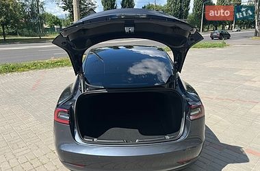 Седан Tesla Model 3 2022 в Черкасах