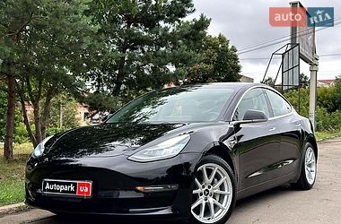 Седан Tesla Model 3 2018 в Виннице