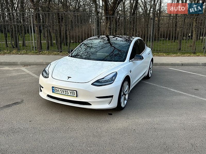 Седан Tesla Model 3 2019 в Одесі