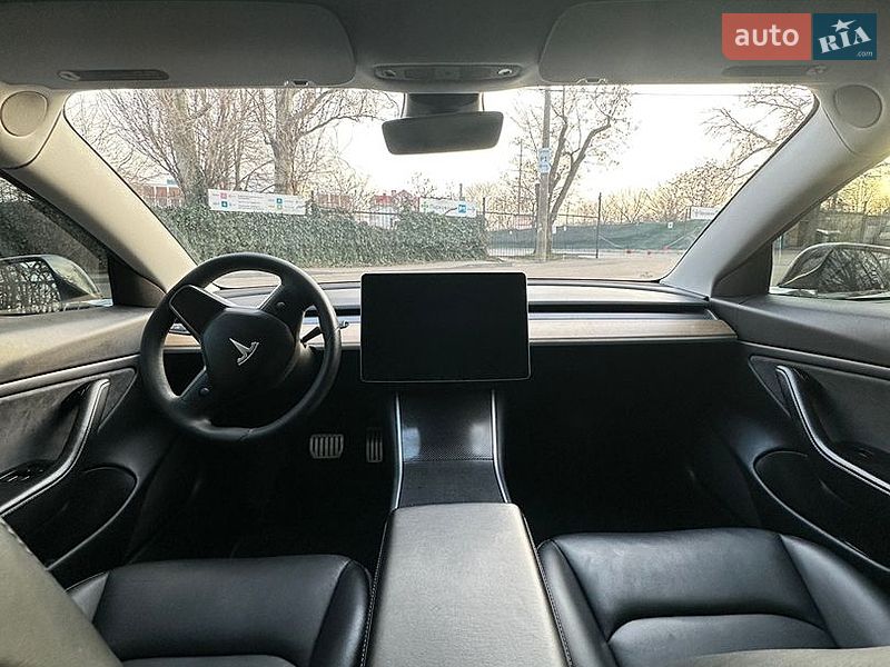 Седан Tesla Model 3 2019 в Одесі