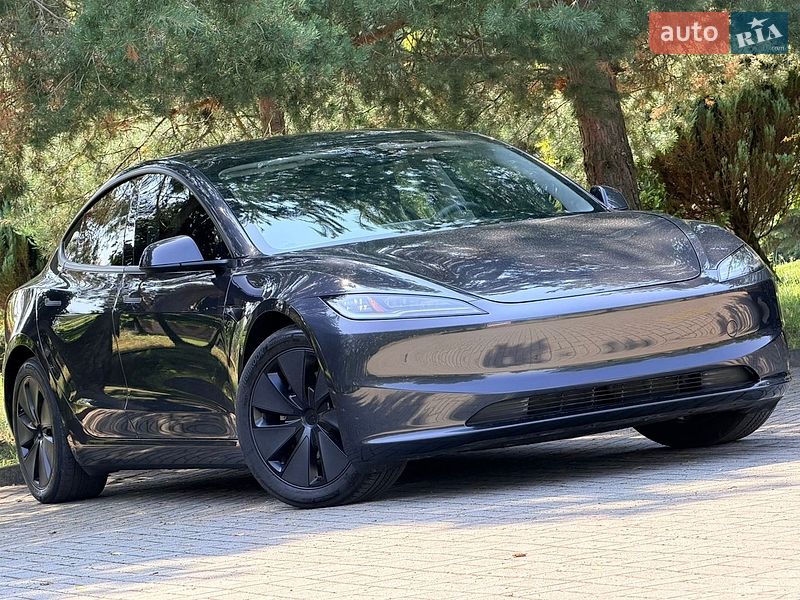 Tesla Model 3 2024
