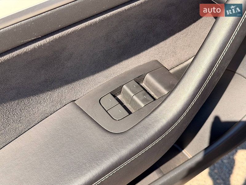 Седан Tesla Model 3 2021 в Кривом Роге