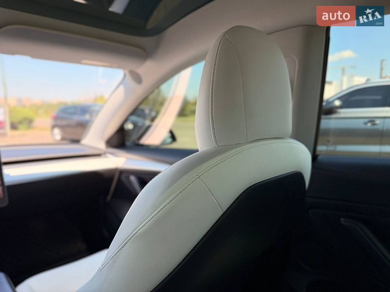 Седан Tesla Model 3 2021 в Кривом Роге