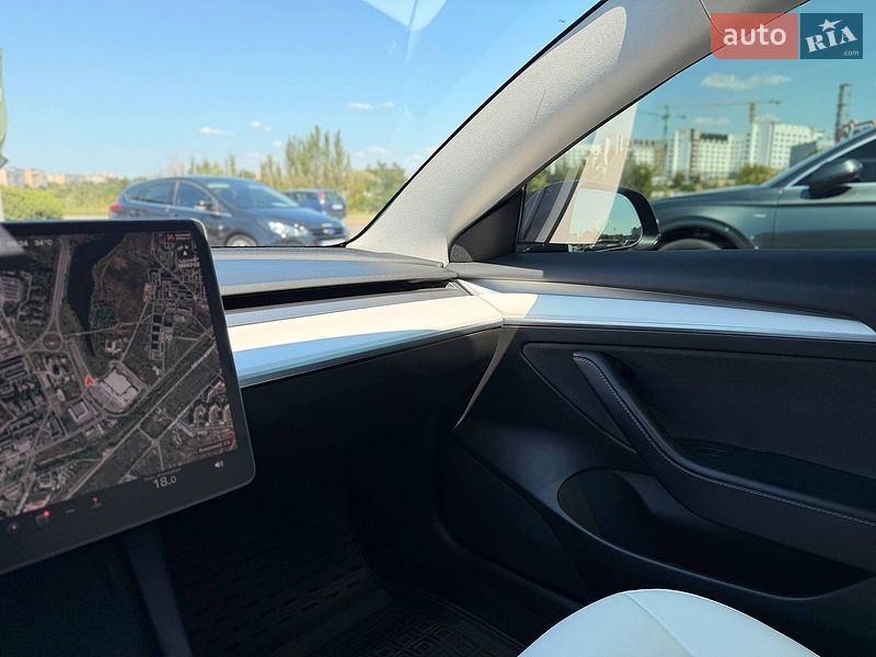 Седан Tesla Model 3 2021 в Кривом Роге