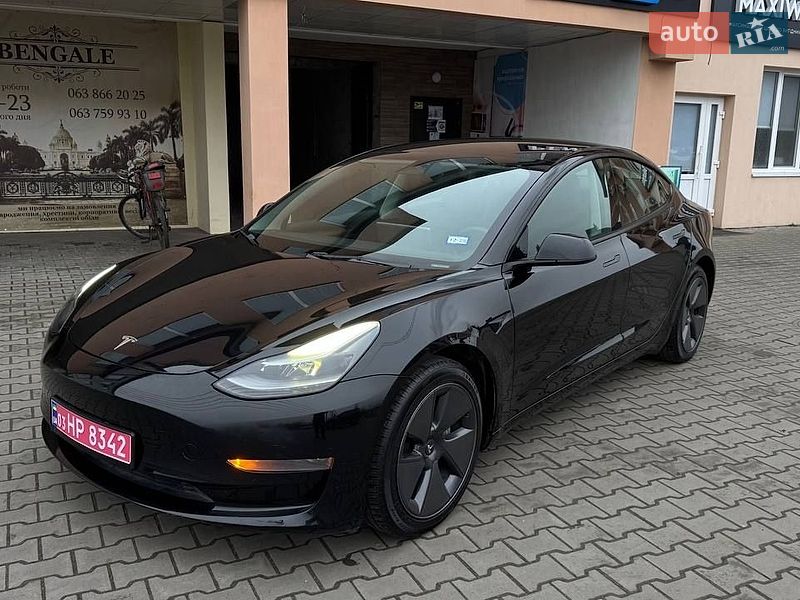 Tesla Model 3, фото з оголошення