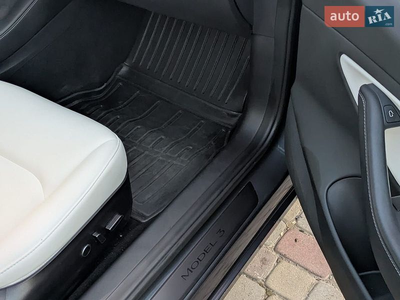 Седан Tesla Model 3 2020 в Ивано-Франковске